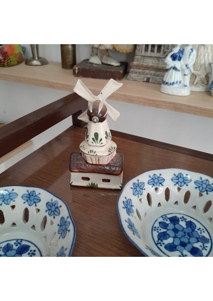 Antika Tabaklar ve Rüzgar Gülü