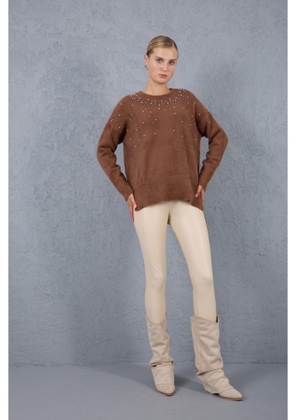 Kadın Kahve Sakal Iplik Yan Yırtmaçlı Inci Detaylı Bisiklet Yaka Triko Kazak