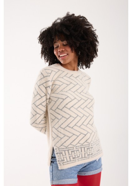 Kadın Ekru Simli Sakal Iplik Yan Yırtmaçlı Bisiklet Yaka Triko Kazak