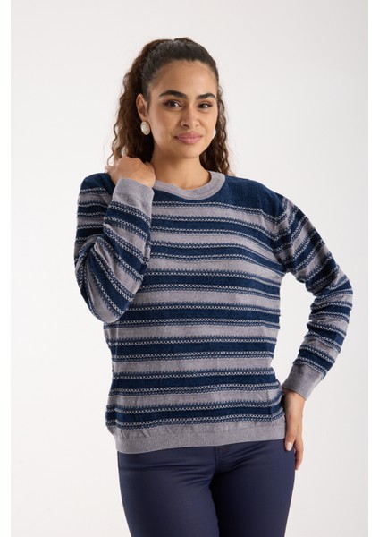 Kadın Laci-Gri Çizgili Çapraz Kontrast Dikiş Detaylı Şönil Kadife Triko Bluz fiyatları
