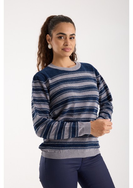 Kadın Laci-Gri Çizgili Çapraz Kontrast Dikiş Detaylı Şönil Kadife Triko Bluz fırsatları