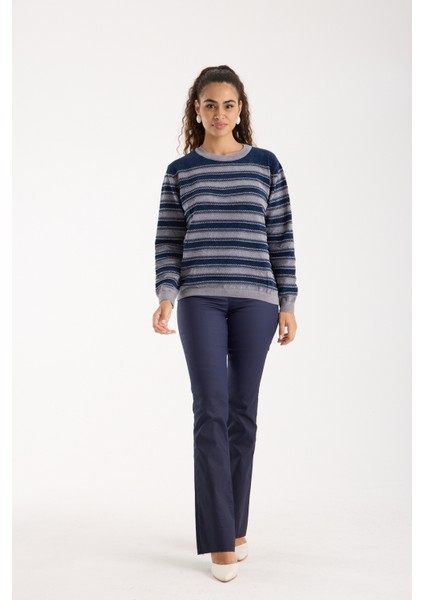 Kadın Laci-Gri Çizgili Çapraz Kontrast Dikiş Detaylı Şönil Kadife Triko Bluz