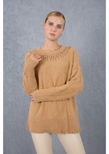 Kadın Bej Sakal Iplik Yan Yırtmaçlı Inci Detaylı Bisiklet Yaka Triko Kazak