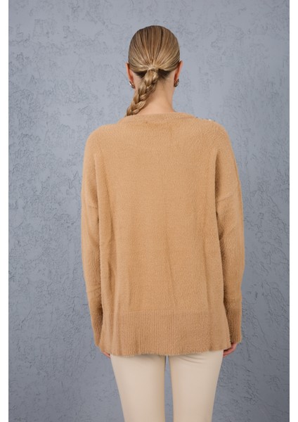 Kadın Bej Sakal Iplik Yan Yırtmaçlı Inci Detaylı Bisiklet Yaka Triko Kazak fırsatları