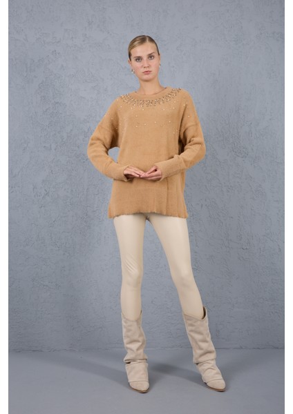 Kadın Bej Sakal Iplik Yan Yırtmaçlı Inci Detaylı Bisiklet Yaka Triko Kazak