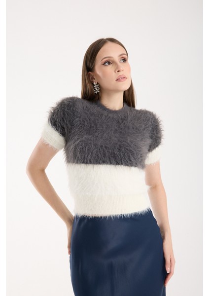 Kadın Füme-Ekru Sakal Iplik Iki Renkli Kısa Kollu Bisiklet Yaka Triko Kazak indirimleri