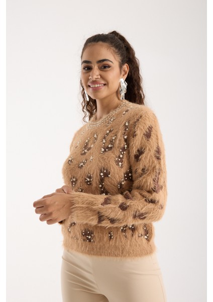 Kadın Bej Sakal Iplik Taş ve Inci Detaylı Bisiklet Yaka Triko Kazak fırsatları