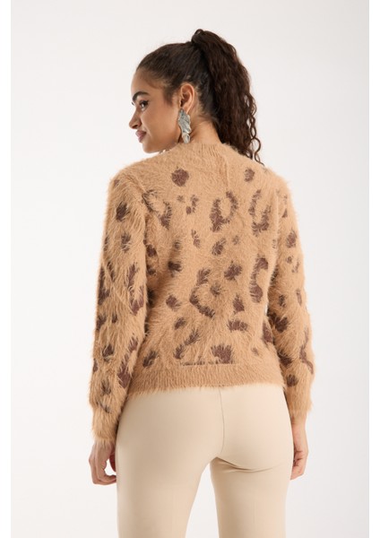 Kadın Bej Sakal Iplik Taş ve Inci Detaylı Bisiklet Yaka Triko Kazak indirimleri