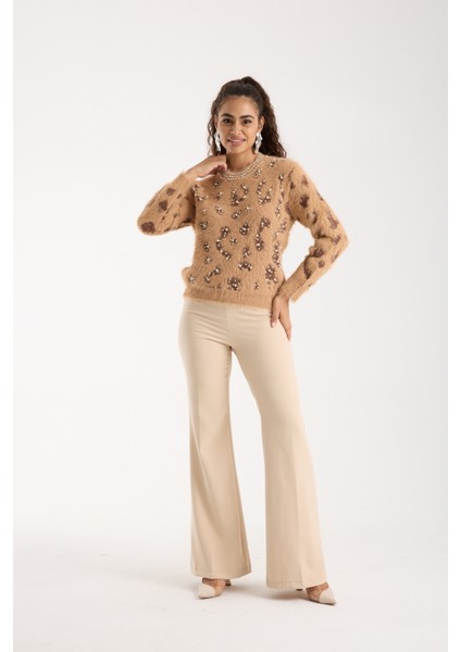 Kadın Bej Sakal Iplik Taş ve Inci Detaylı Bisiklet Yaka Triko Kazak