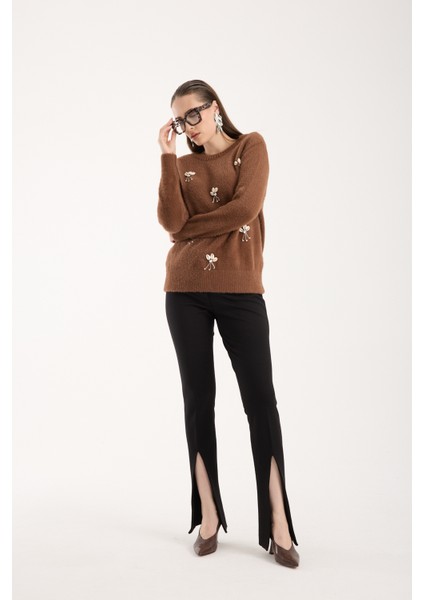 Kadın Taba Sakal Iplik Önü Aksesuarlı Bisiklet Yaka Triko Kazak