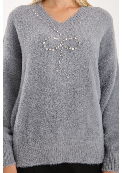 Kadın Gri Sakal Iplik Balon Kollu Taş ve Inci Detaylı V Yaka Triko Kazak fırsatları