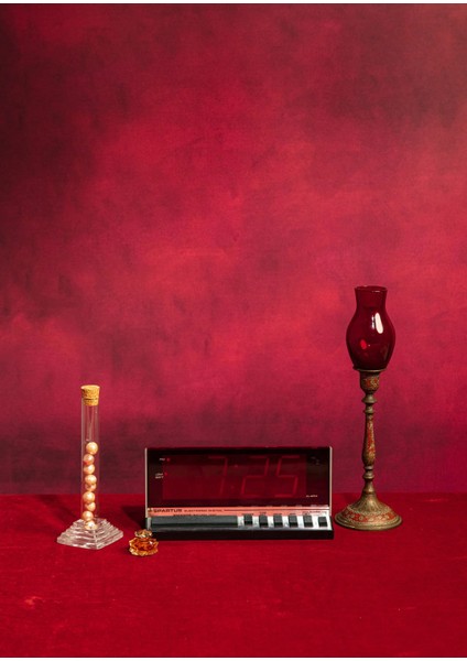 Derin Kızıl Vinil Backdrop – Profesyonel Fotoğraf ve Video Çekim Arka Planı (80×120 Cm)