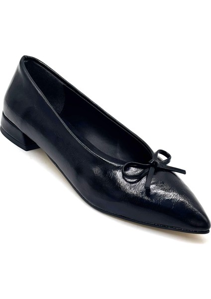 Fiyonk Detaylı Günlük Kadın Babet Siyah