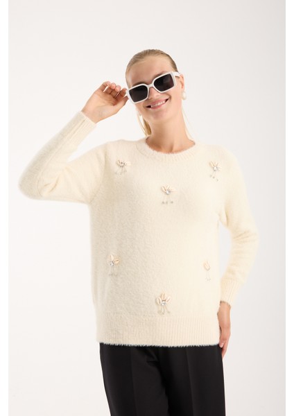 Kadın Ekru Sakal Iplik Önü Aksesuarlı Bisiklet Yaka Triko Kazak