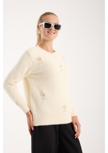 Kadın Ekru Sakal Iplik Önü Aksesuarlı Bisiklet Yaka Triko Kazak indirimleri