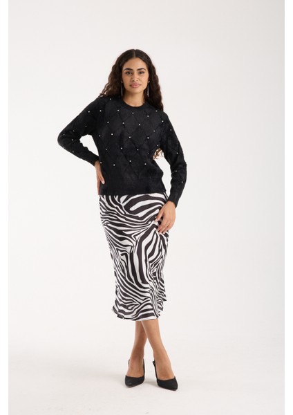 Kadın Siyah Sakal Iplik Taş Detaylı Bisiklet Yaka Triko Kazak