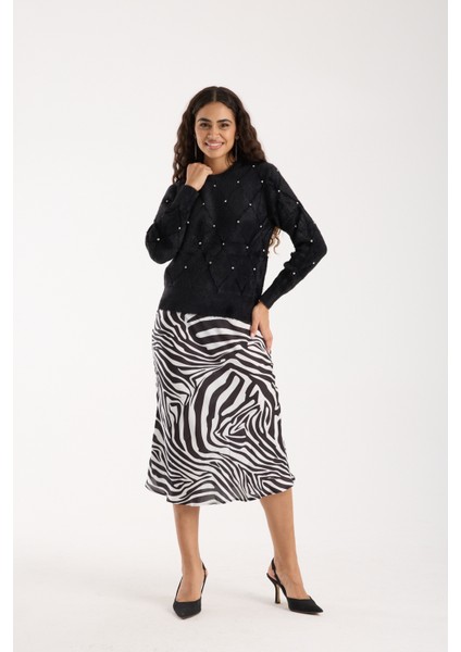 Kadın Siyah Sakal Iplik Taş Detaylı Bisiklet Yaka Triko Kazak