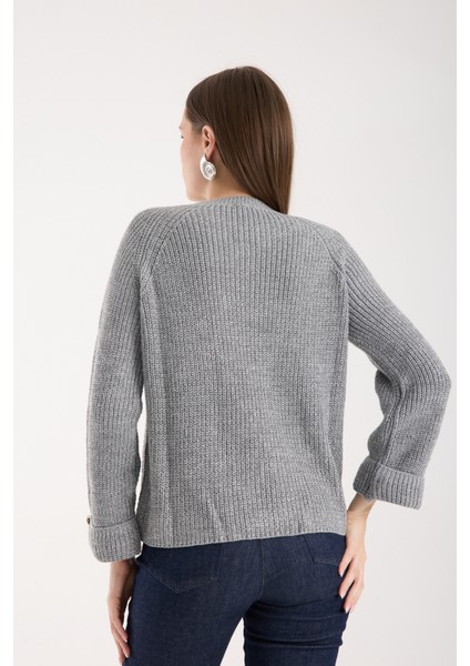 Kadın Gri Reglan Kol ve Tek Düğmeli Manşetler Bisiklet Yaka Simli Triko Kazak