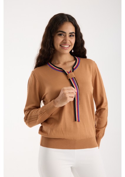 Kadın Bej Elit Viskon Kumaş Kontrast Şeritli Bisiklet Yaka Triko Bluz