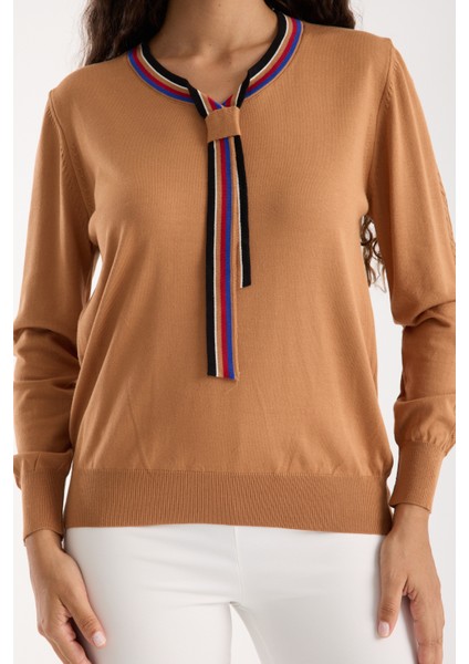Kadın Bej Elit Viskon Kumaş Kontrast Şeritli Bisiklet Yaka Triko Bluz indirimleri