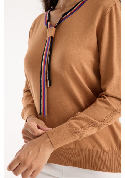 Kadın Bej Elit Viskon Kumaş Kontrast Şeritli Bisiklet Yaka Triko Bluz