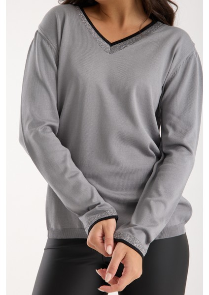 Kadın Gri Elit Viskon Kumaş Kontrast Sim Biyeli V Yaka Triko Bluz indirimleri