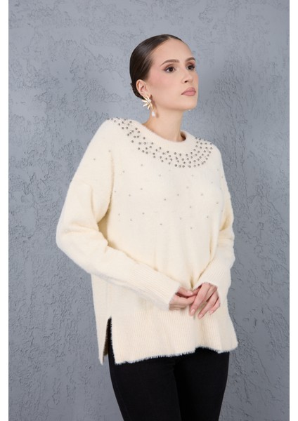 Kadın Ekru Sakal Iplik Yan Yırtmaçlı Inci Detaylı Bisiklet Yaka Triko Kazak