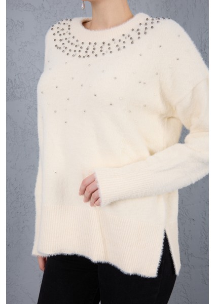 Kadın Ekru Sakal Iplik Yan Yırtmaçlı Inci Detaylı Bisiklet Yaka Triko Kazak fırsatları
