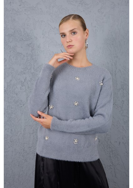 Kadın Gri Sakal Iplik Taş ve Inci Detaylı Bisiklet Yaka Triko Kazak