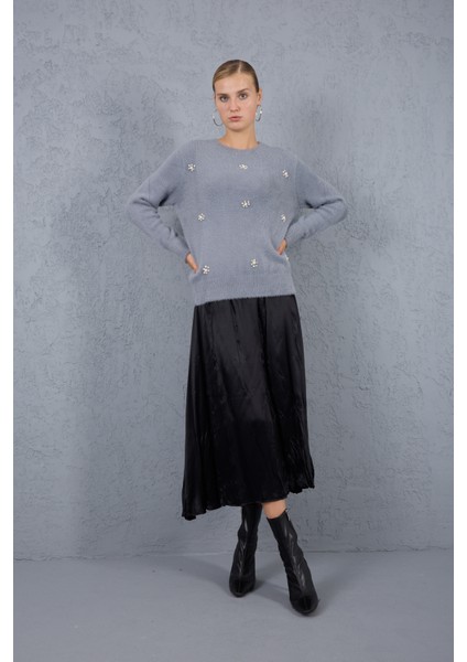 Kadın Gri Sakal Iplik Taş ve Inci Detaylı Bisiklet Yaka Triko Kazak