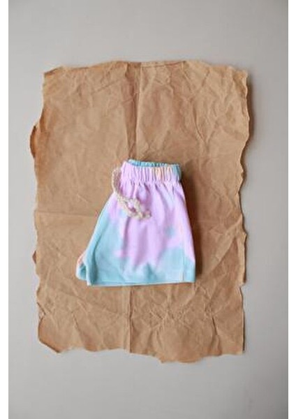 Batik Desenli Basic Şort fırsatları