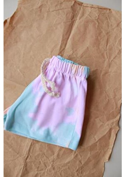 Batik Desenli Basic Şort indirimleri