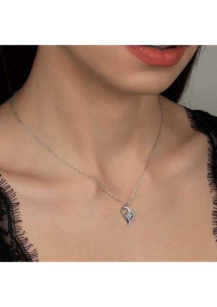 Ucarticaret Swarovski Taşlı Gümüş Kalp Tektaş Bayan Kolye
