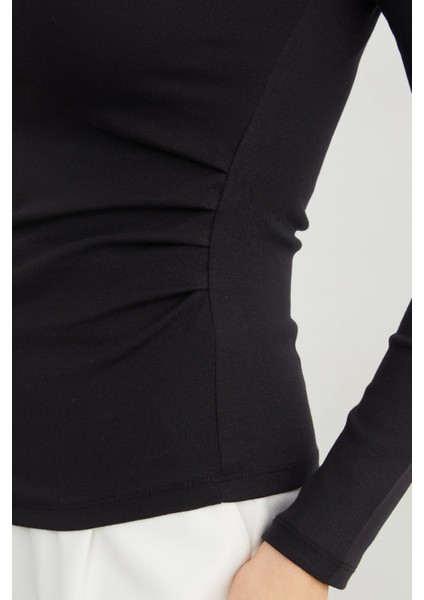 Yanları Drapeli Kayık Yaka Body