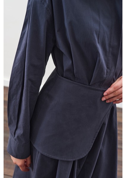 Kemer Detaylı Pileli Elbise Lacivert fırsatları