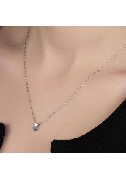 Ucarticaret Swarovski Taşlı Gümüş Kalp Tektaş Bayan Kolye