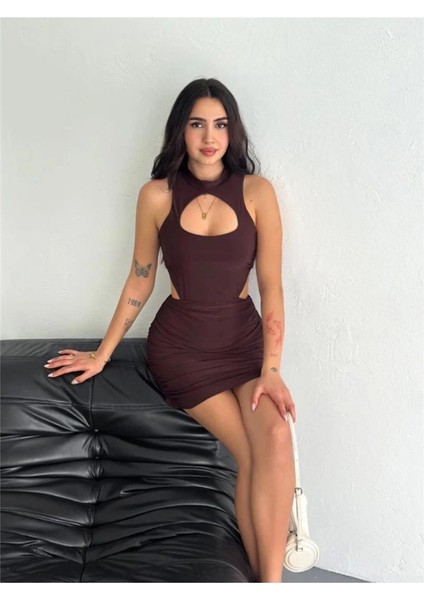 Göğüs ve Yanlar Dekolteli Kolsuz Boy Elbise - Kahverengi fırsatları