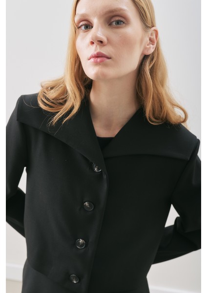 Loren Kısa Geniş Yakalı Ceket Siyah indirimleri