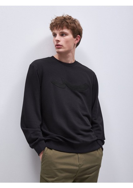 Uzun Kollu Sıfır Yaka Sign Baskılı Siyah Sweatshırt fiyatları