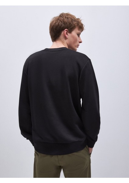 Uzun Kollu Sıfır Yaka Sign Baskılı Siyah Sweatshırt modelleri