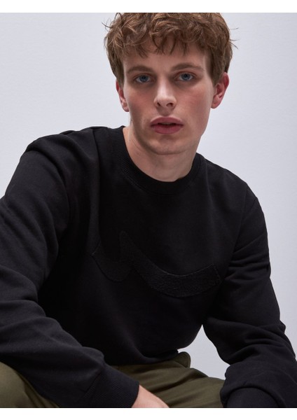 Uzun Kollu Sıfır Yaka Sign Baskılı Siyah Sweatshırt fırsatları