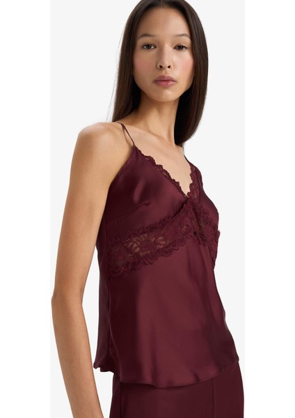 Regular Fit V Yaka Dantel Detaylı Askılı Saten Üst-Fall in Love G1670AX25AU