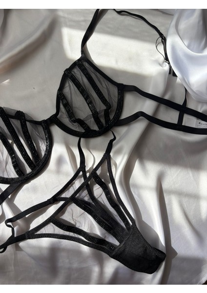 Taş Detaylı Iç Çamaşırı Takımı