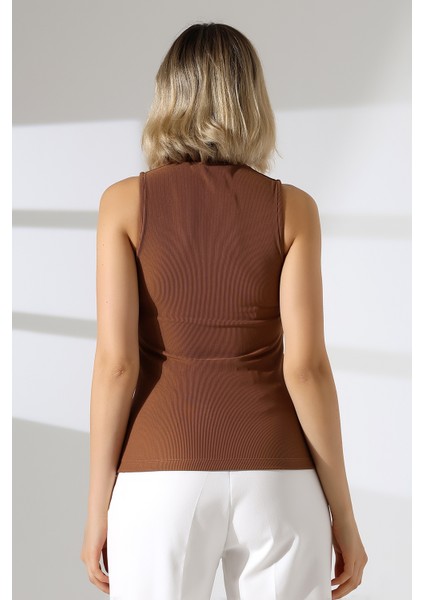 Gold Aksesuarlı Kolsuz Bluz indirimleri