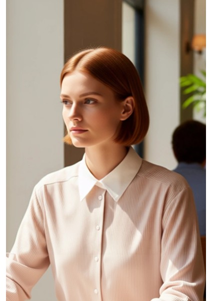 Kadın Için Çizgili Desenli Dokuma Gömlek Rahat Kesimi ve Yaka Detaylarıyla Şıklık Sunar Şık fiyatları