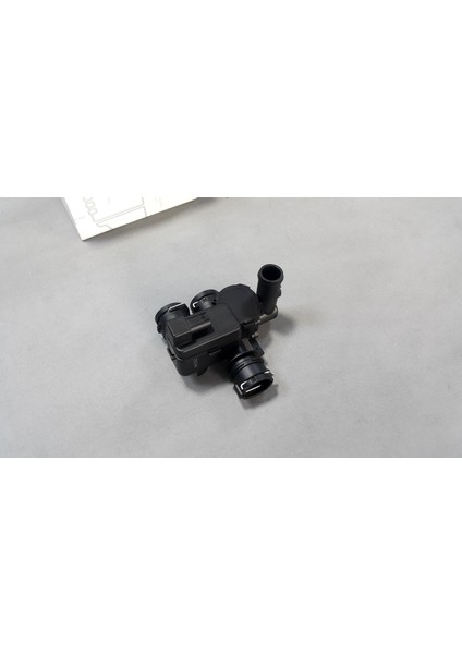 Mercedes Cls Serisi C219 04-10 Kalorifer Musluğu Orijinal modelleri