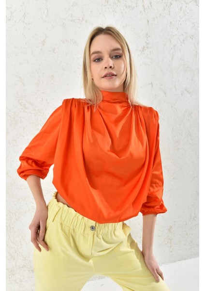Kadın Gömlek Arkası Fermuarlı Vatkalı Omuz Dökümlü Saten Gömlek Oranj - 32000