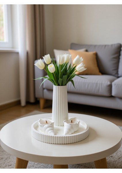 Modern Soft Dekor Seti – 4’lü Beyaz Vazo ve Mumluk Takımı (Tepsili)