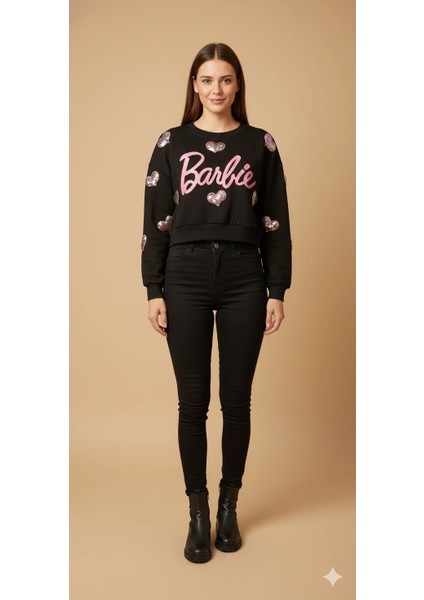 Kadın Barbie Yazılı Crop Sweat Payetli Kalp Detaylı Yuvarlak Yaka Basic Kısa Sweat
