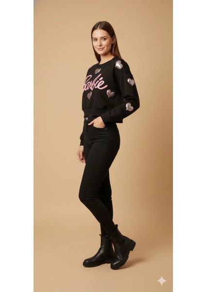 Kadın Barbie Yazılı Crop Sweat Payetli Kalp Detaylı Yuvarlak Yaka Basic Kısa Sweat fiyatları